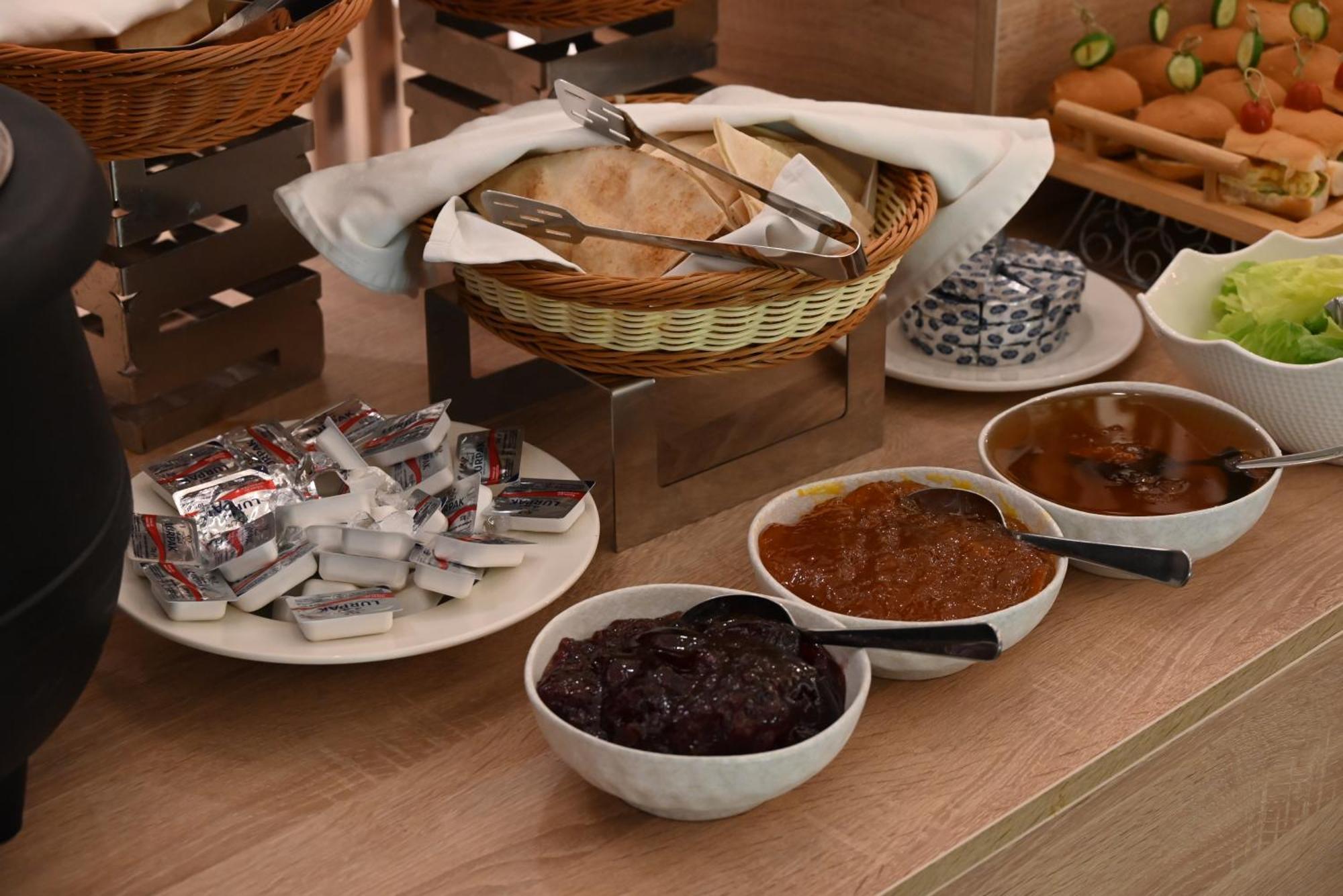 Green Park Hotel 도하 외부 사진